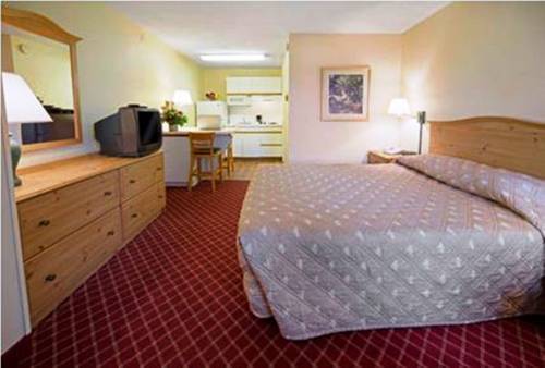 Photo of guestrooms at Homestead Miami-Airport-Doral
